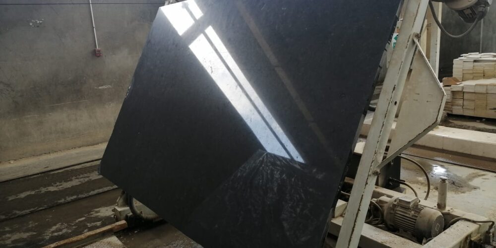 Royal Gray polished (4)